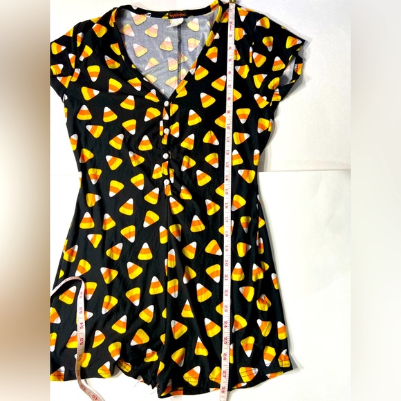 Grumpy & Gorgeous - BITE ME Candy Corn Short Bottom Onesie w/ Butt Flap 🍭🎃 - Picture 14 of 14